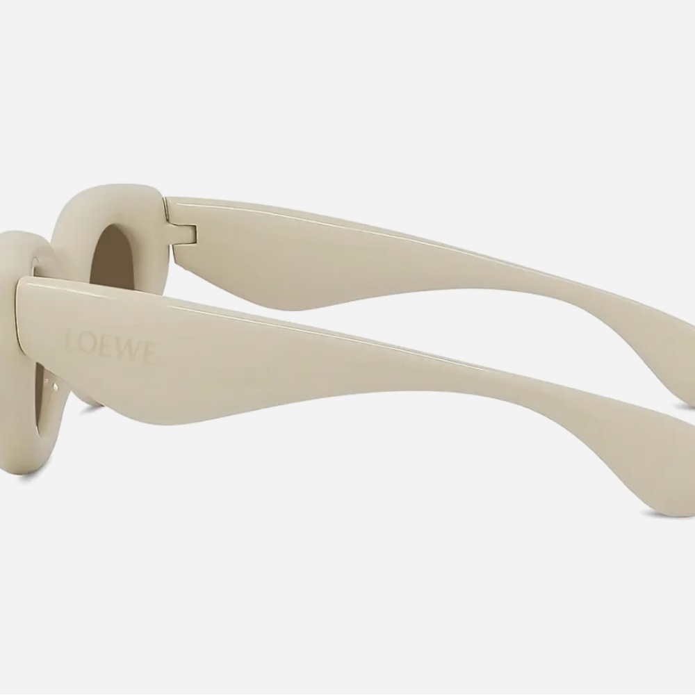 LOEWE
Inflated 46MM Cat-Eye Sunglasses - Picture 4 of 8